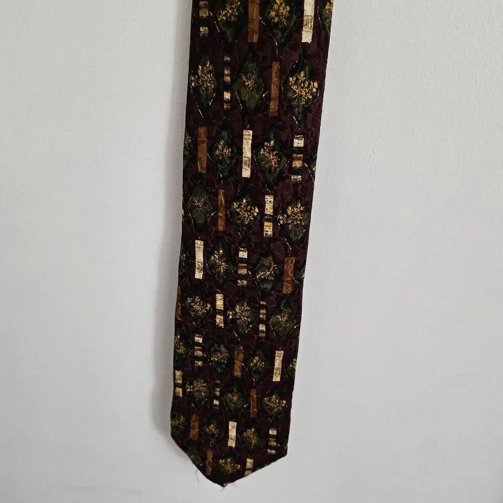 Ermenegildo Zegna Mens Silk Necktie Burgundy Geometric Pattern Tie Made in Italy